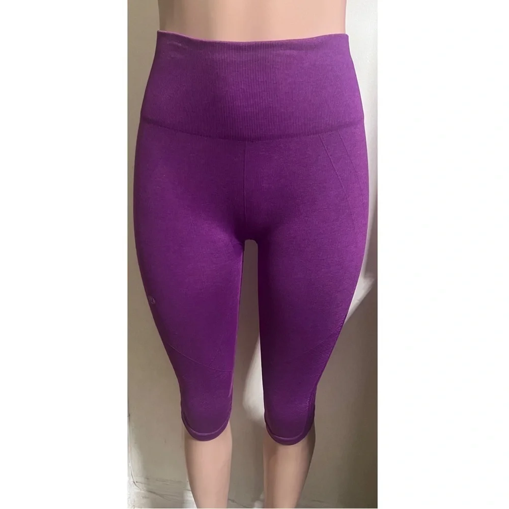 LULULEMON ATHLETICA Women’s Purple Capri Leggings